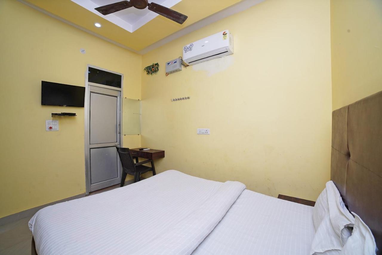 SPOT ON 39779 Hotel Rama Palace Moradabad Bagian luar foto