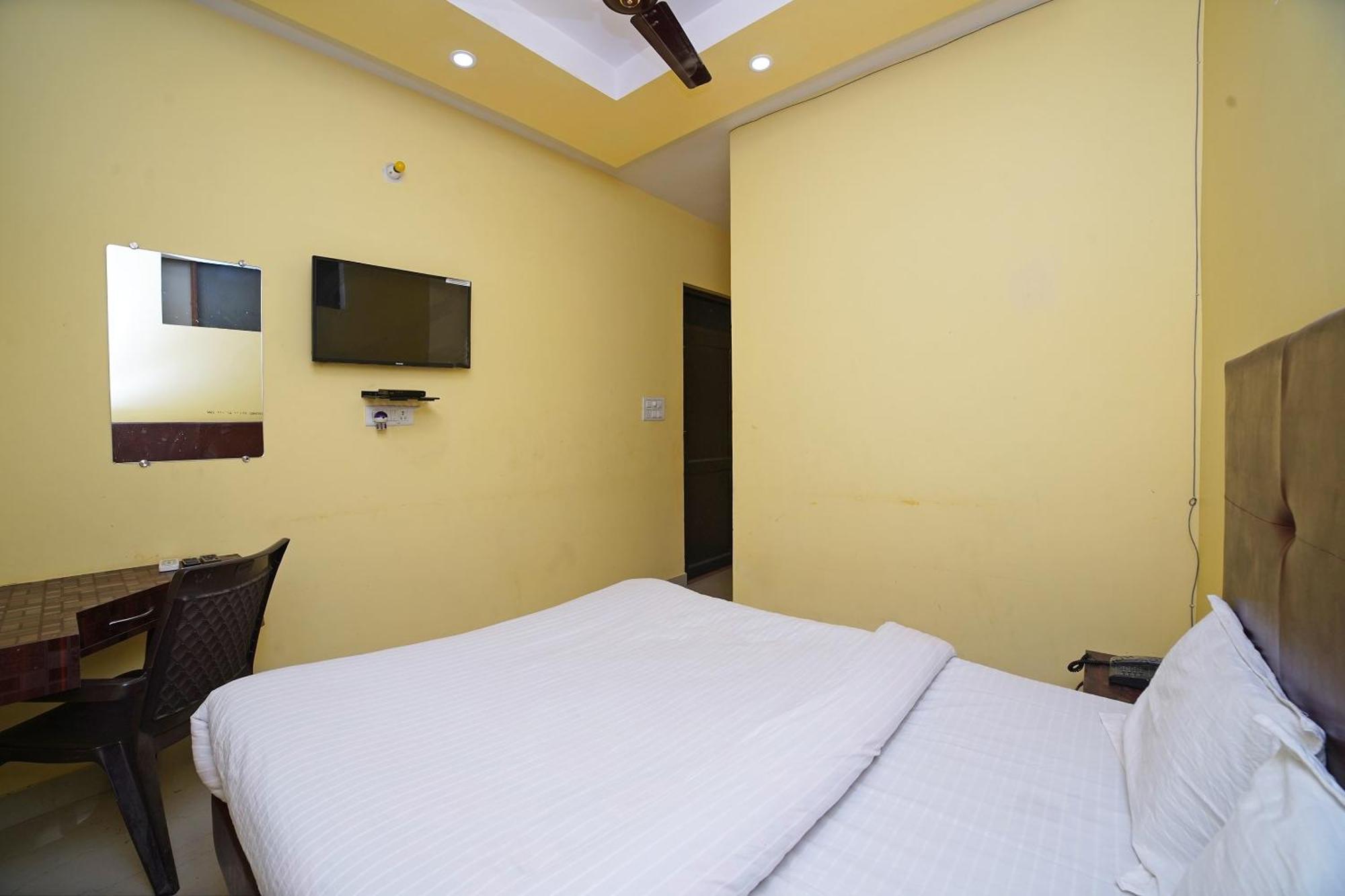 SPOT ON 39779 Hotel Rama Palace Moradabad Bagian luar foto