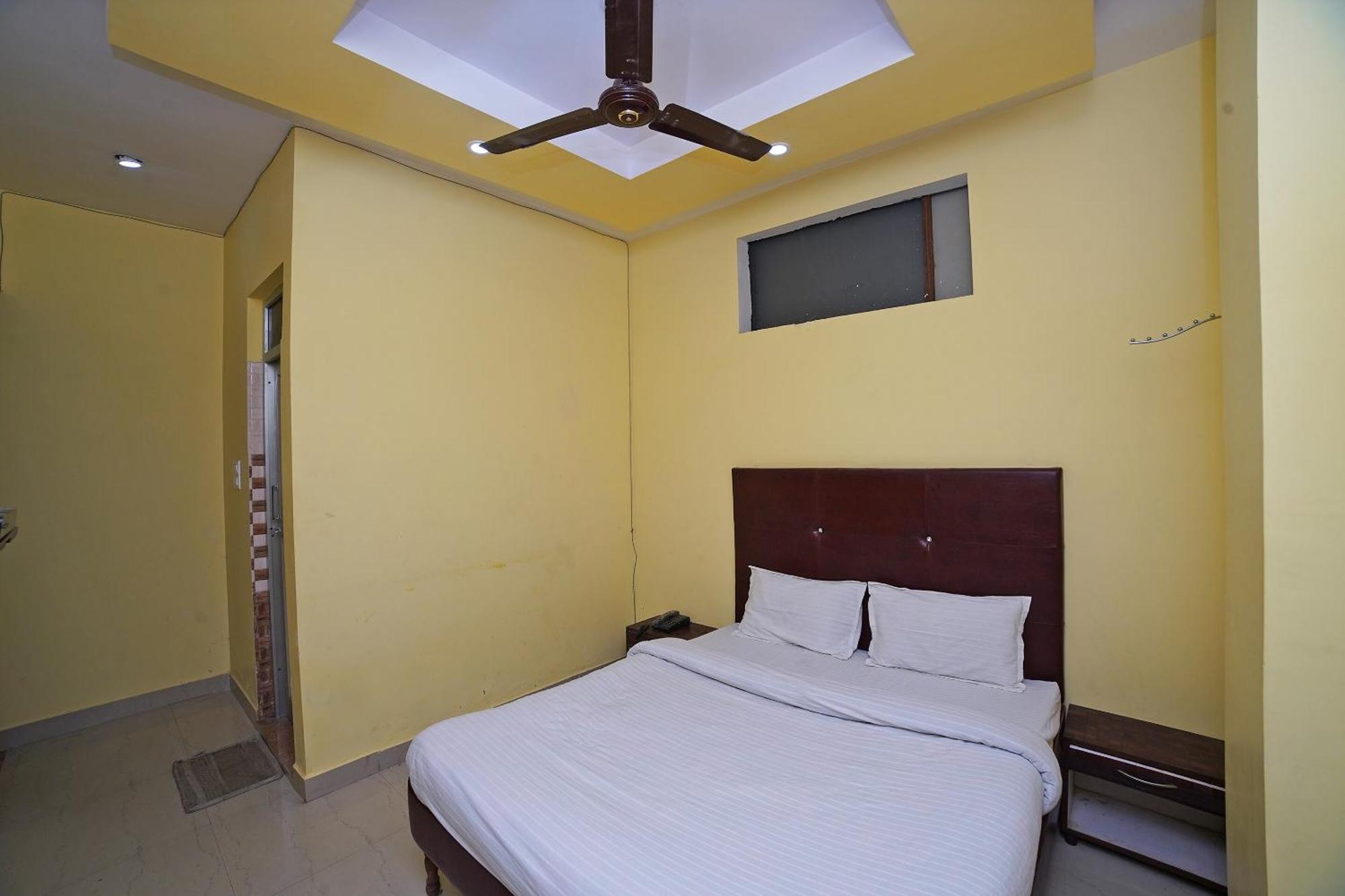 SPOT ON 39779 Hotel Rama Palace Moradabad Bagian luar foto